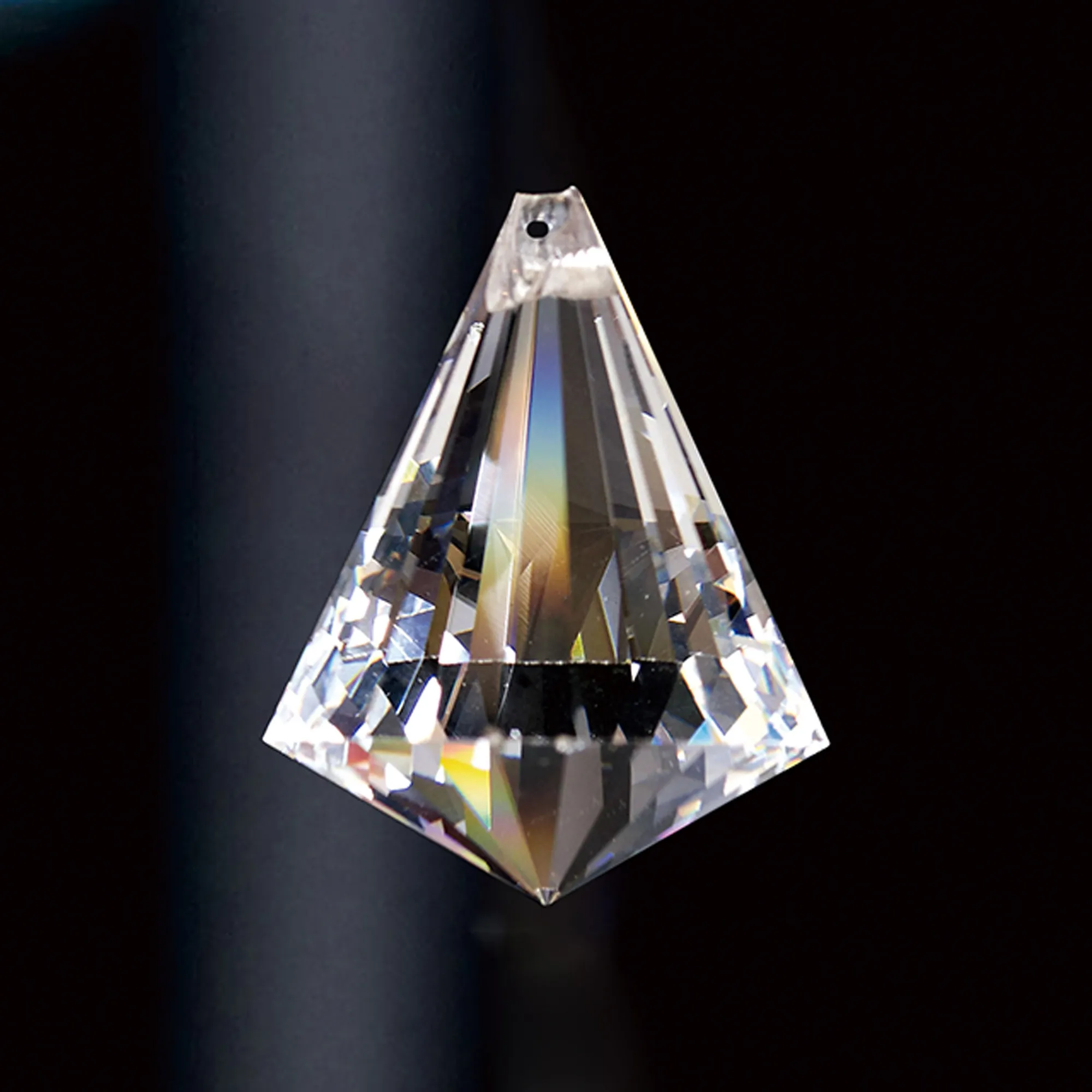 C70100  Crystal Pyramid Without Ring 42mm